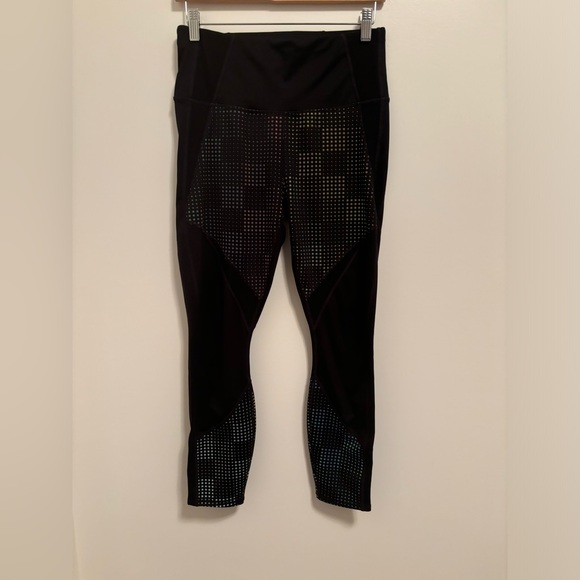 Athleta Aurora Precision Black Reflective Rainbow Dot 7/8 Leggings- M NWOT - Picture 6 of 16
